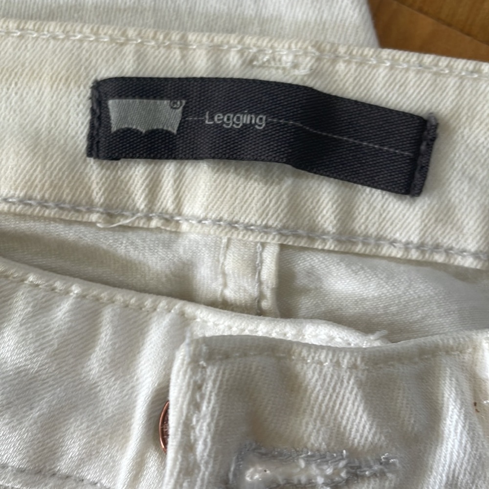 Levi’s | White Skinny Jeans - Picture 3 of 6